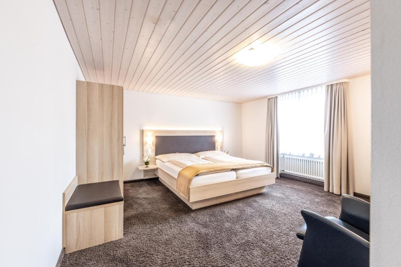 Hotel Zum Goldenen Kreuz Frauenfeld Bagian luar foto