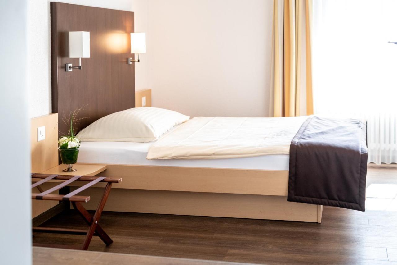 Hotel Zum Goldenen Kreuz Frauenfeld Bagian luar foto