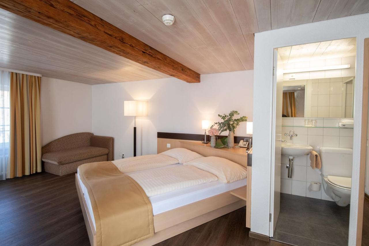 Hotel Zum Goldenen Kreuz Frauenfeld Bagian luar foto