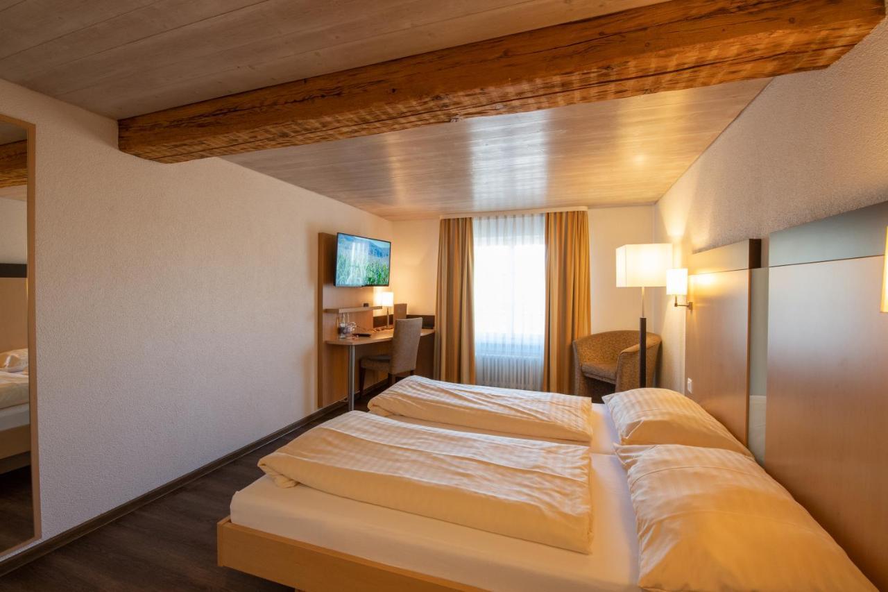 Hotel Zum Goldenen Kreuz Frauenfeld Bagian luar foto